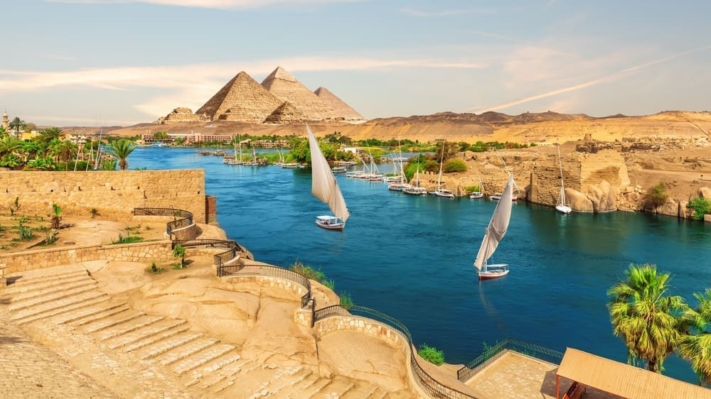 Without the Nile River, it would have been difficult for the Egyptians to transport the building stones to the construction site.