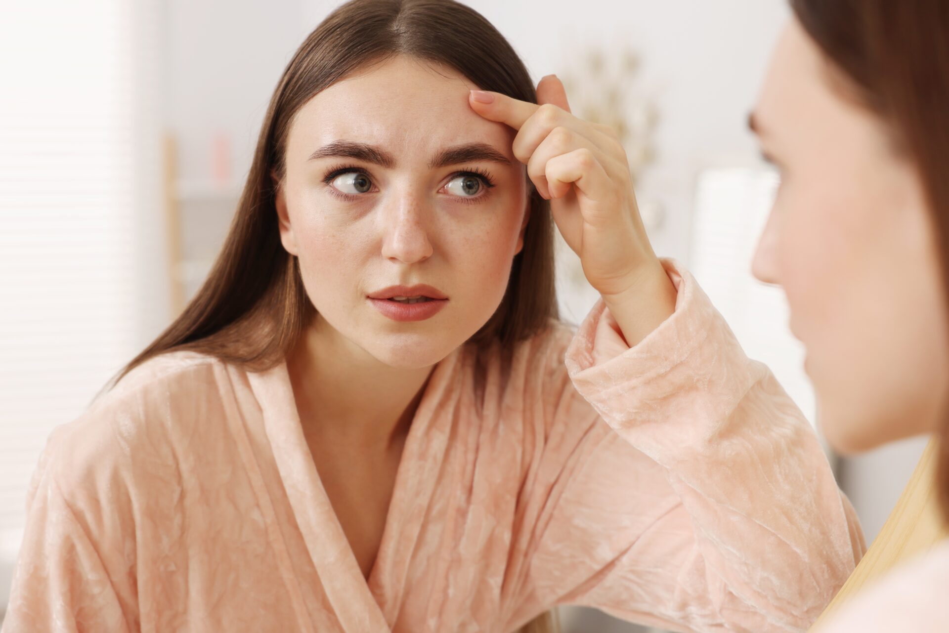 Wet hair promotes the growth of bacteria, which is then transferred to the skin and causes acne.