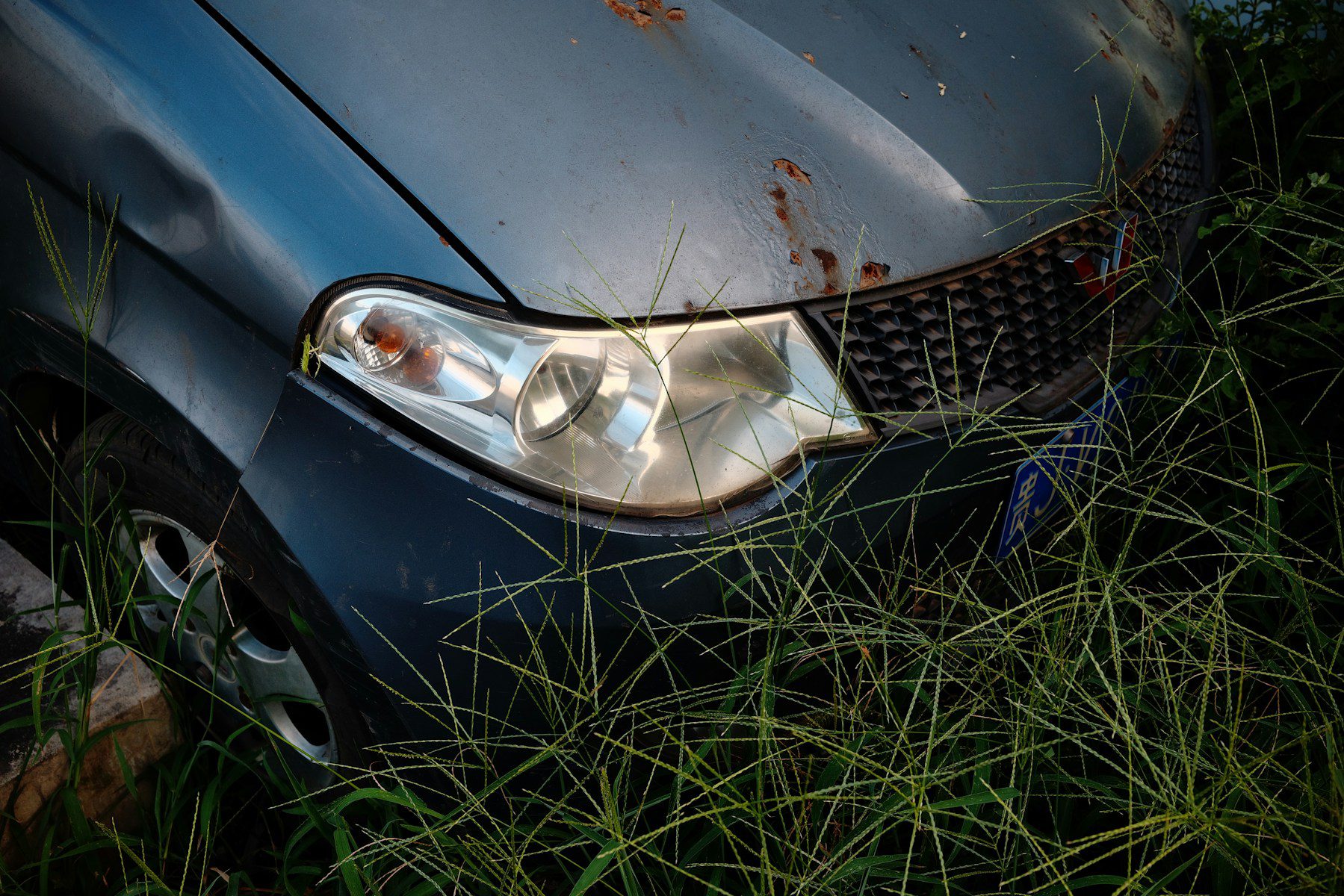 If you rely only on the handbrake, your car may not fare well.