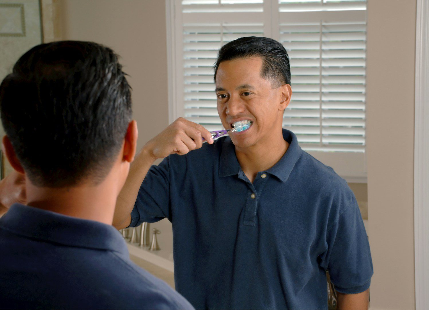 Brushing your teeth is essential, and you can get rid of tartar thanks to regular dental care, among other things.