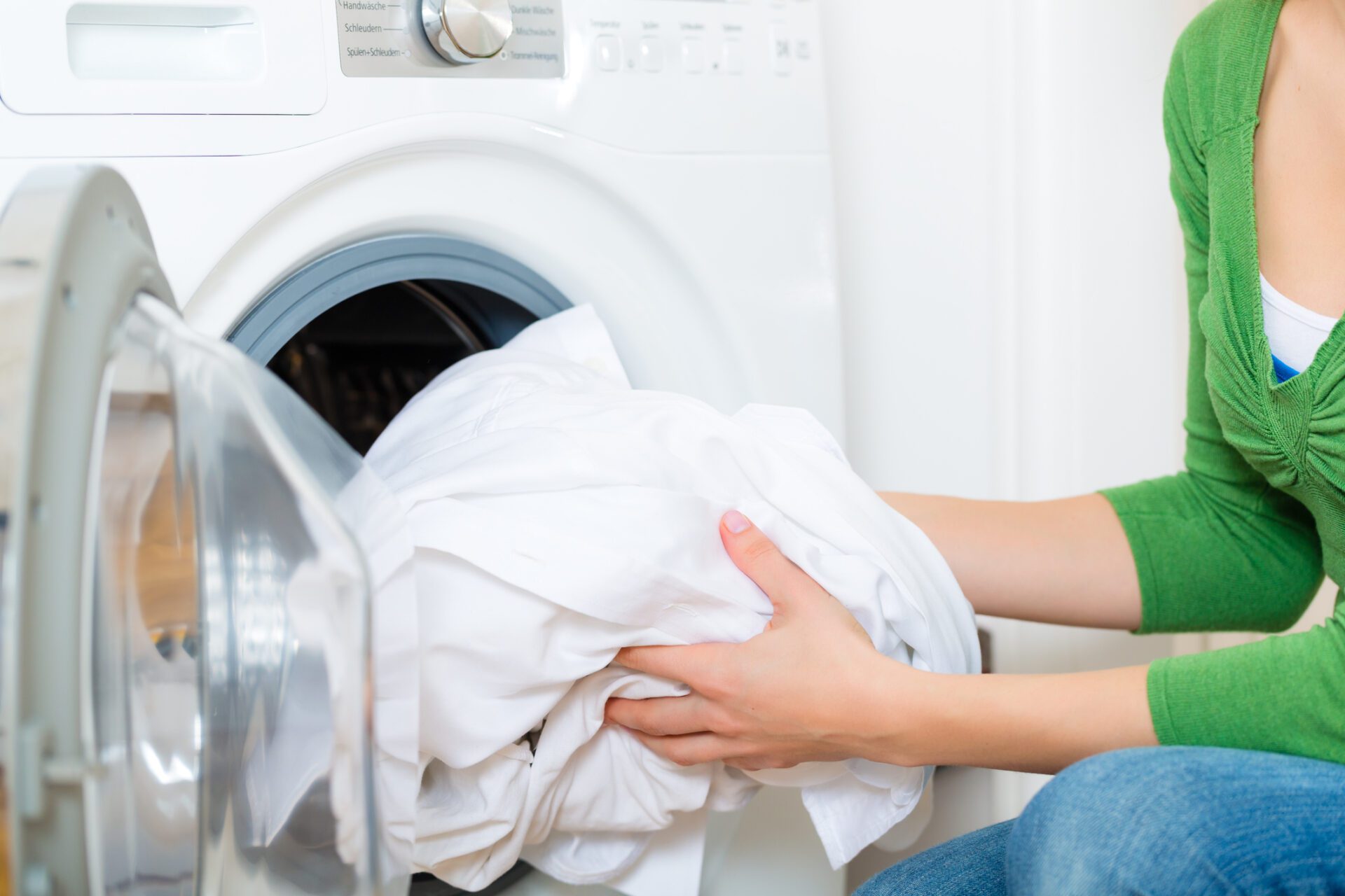 The problem of dingy laundry is usually improper care.