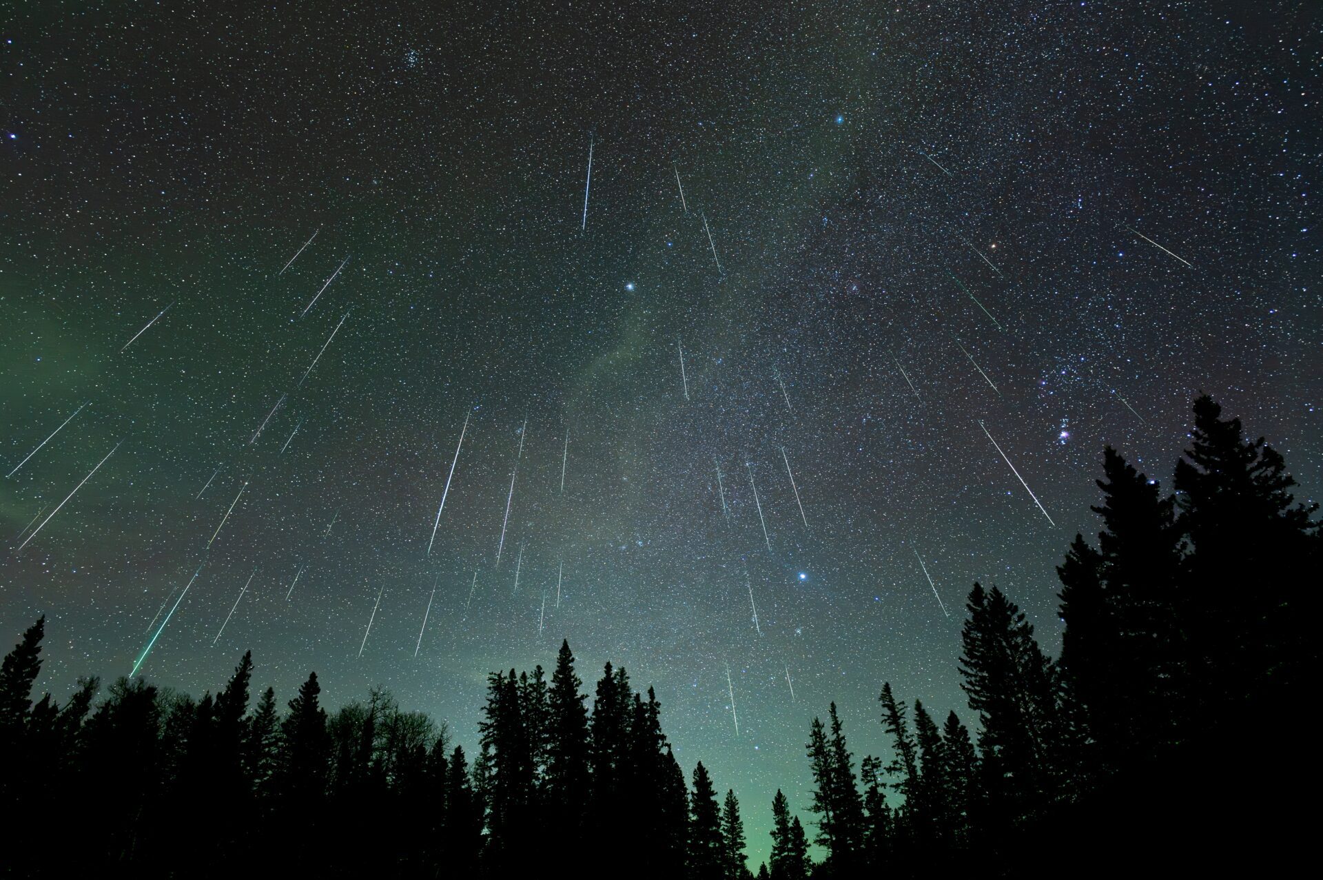 Every 33 years, meteor storms occur, during which hundreds to thousands of meteors can be seen.