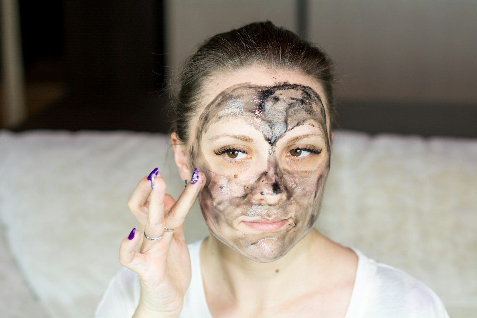 Various masks help against blackheads. You can also try homemade ones that contain honey, turmeric and yoghurt.