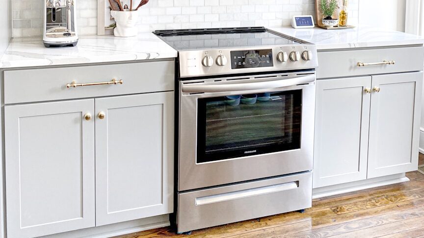 Most people preheat the oven before using it. But is this really necessary? You might be surprised at the reality.