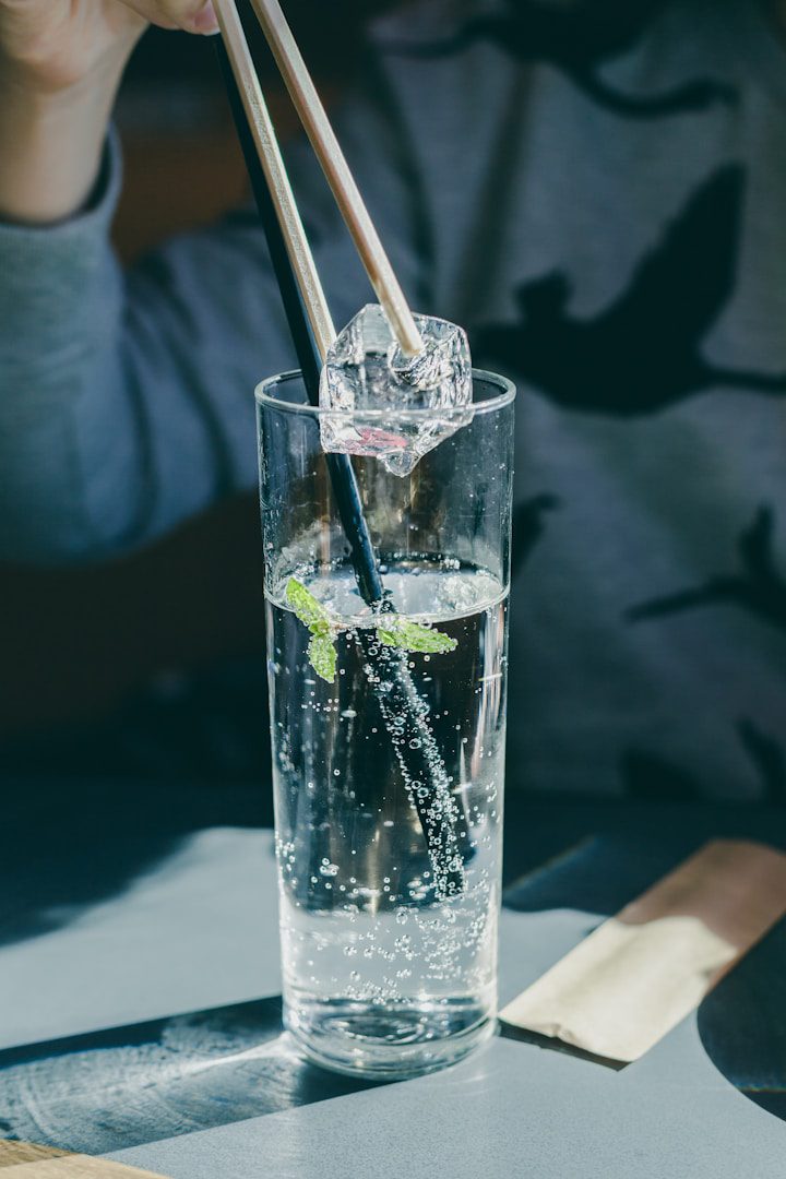 Sparkling water is refreshing, but the bubbles in it are dangerous for the body in many ways.