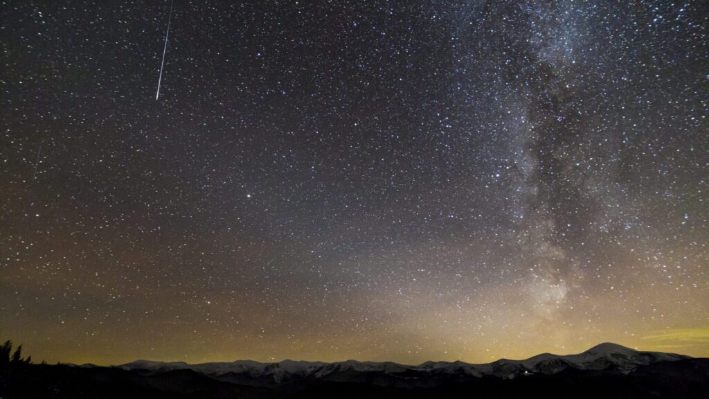 Only a few meteors can be seen in the sky within an hour.