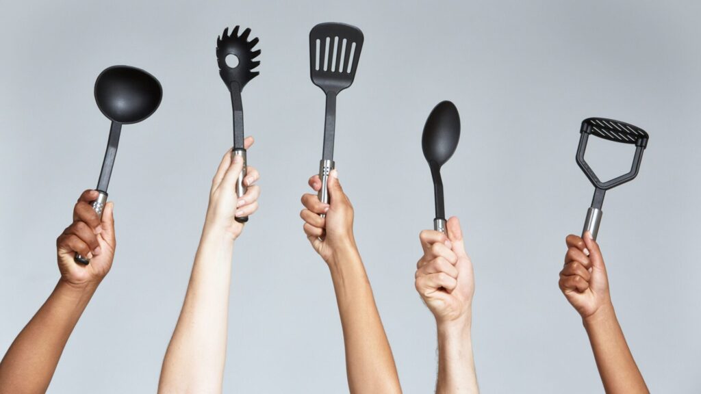 Plastic utensils may be practical in some ways. It's just that microplastics can very easily end up in your food.