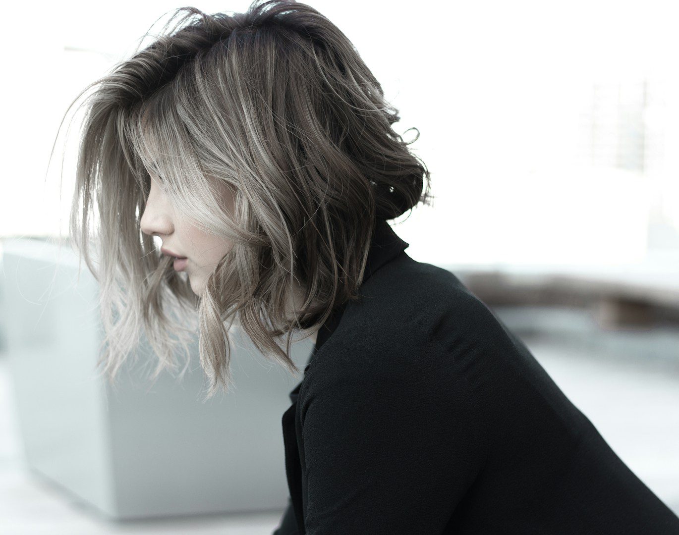 Thinning hair troubles men, but also women. But if you choose the right hairstyle, no one will notice the shortcomings.