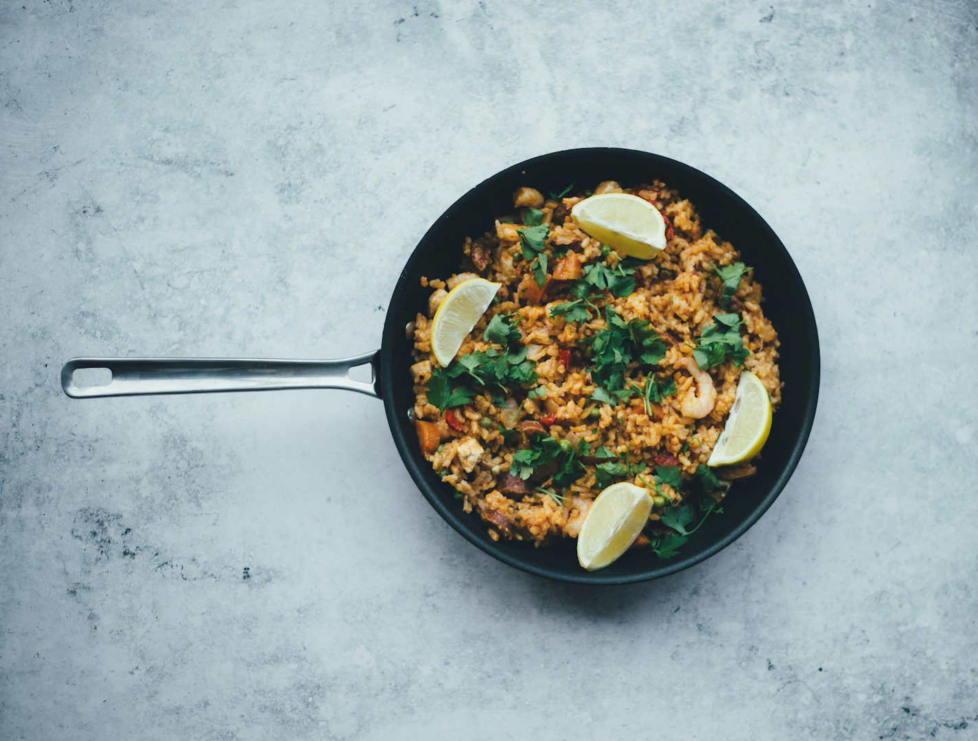 Do you work with Teflon pans at home every day? You may not even know what you should be careful of when handling it.