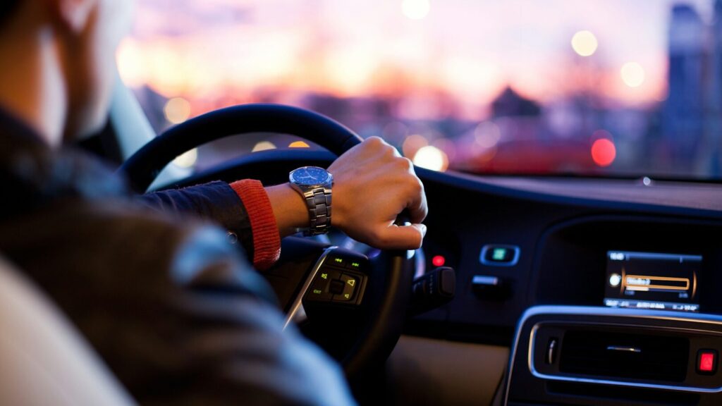There are many rules to follow when driving a car. From the moment you get behind the wheel. Even one habit you make when you start the engine is very important.