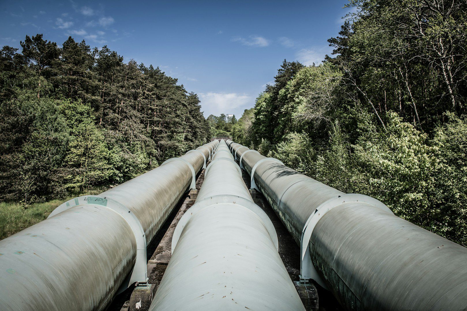 There is currently no total ban on Russian natural gas imports in the EU.