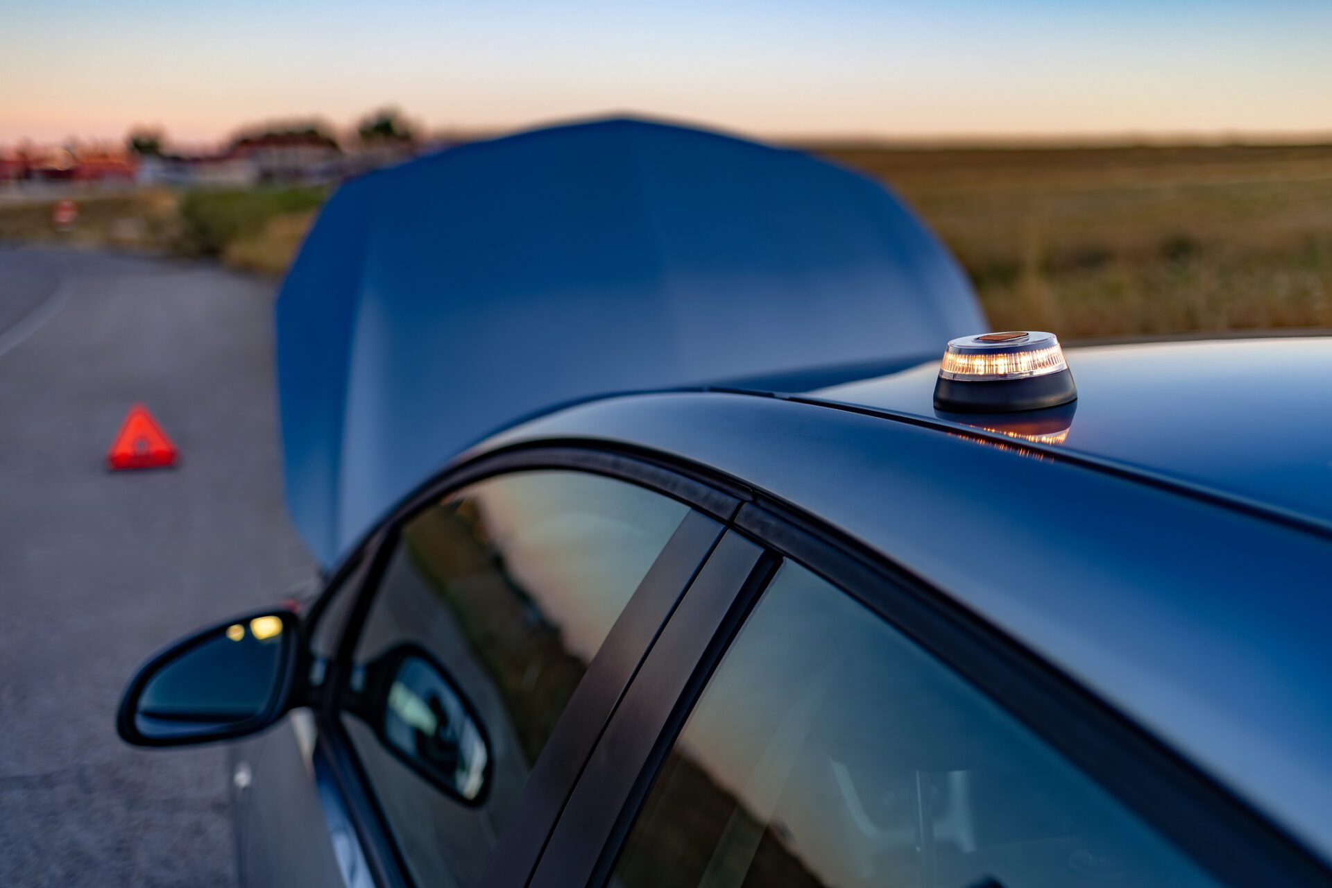 We usually associate a beacon on a car more with the police or fire department. But in Spain, it's something that every driver should have.