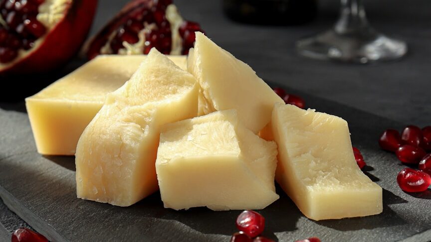 People often wrap unconsumed cheese in food wrap. But this is not advisable. There is a better way to keep it fresh.