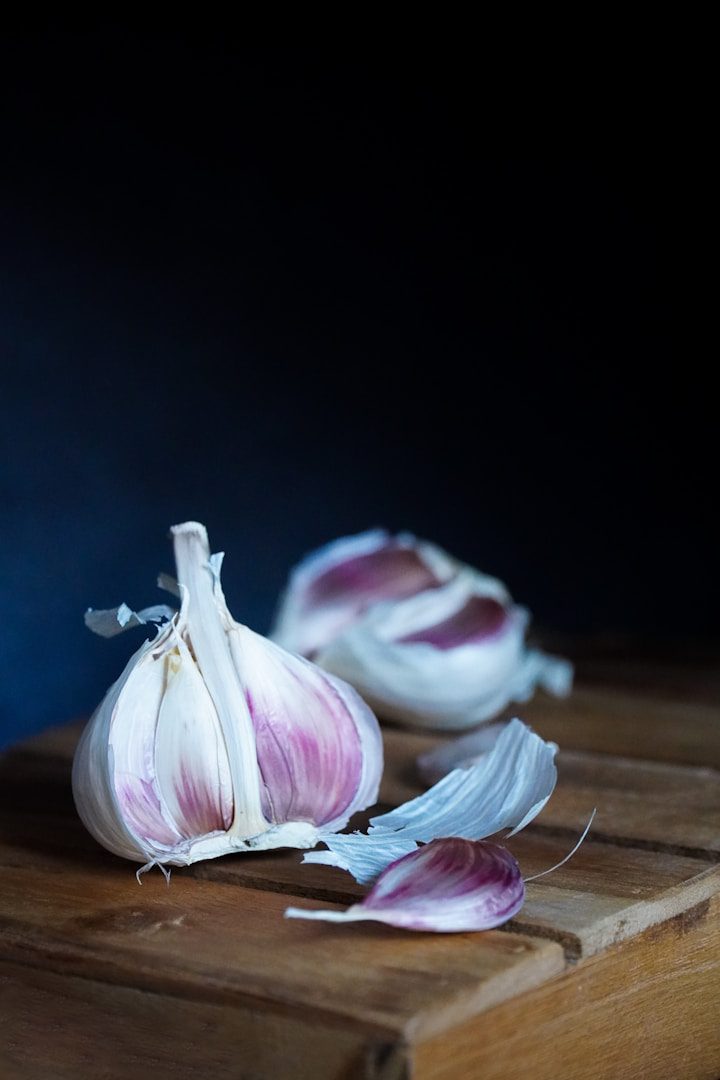 Thanks to a simple trick, you can have a supply of fresh garlic at home virtually all the time. And you don't have to worry about it going bad.