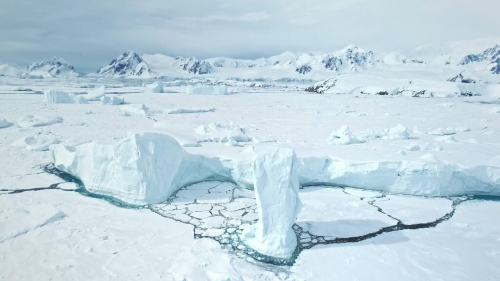 In some parts of the world, the temperature drops to several tens to zero.