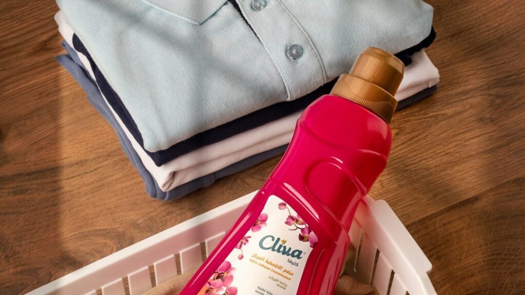 We probably all use fabric softener when doing laundry. But where does it really belong? What if we pour it directly into the washing machine drum?