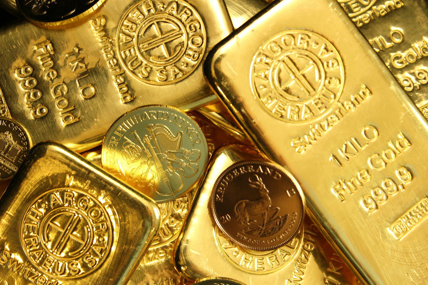 The market is very nervous. US monetary policy is increasing the pressure and precious metals are not doing well.