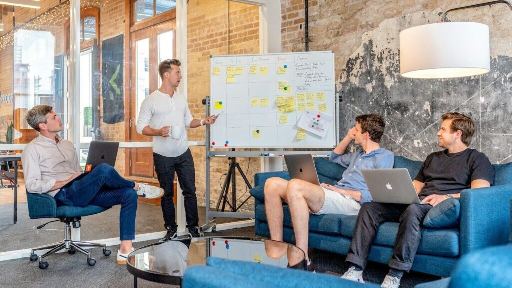 Zodiac sign and workplace: Best (and worst) colleagues by astrological combinations