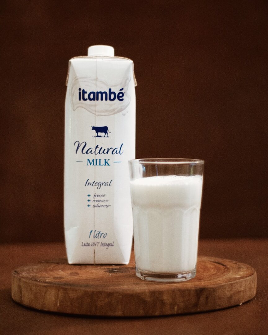 Do you also have the feeling that when you put milk in a ceramic mug, it suddenly tastes completely different from the same drink served in a glass?