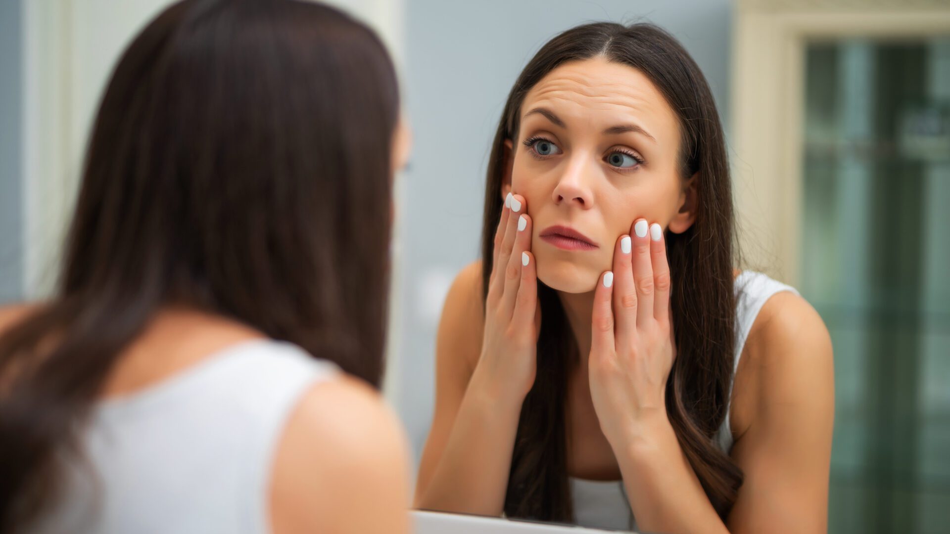 After waking up, the skin may look tired and dull.