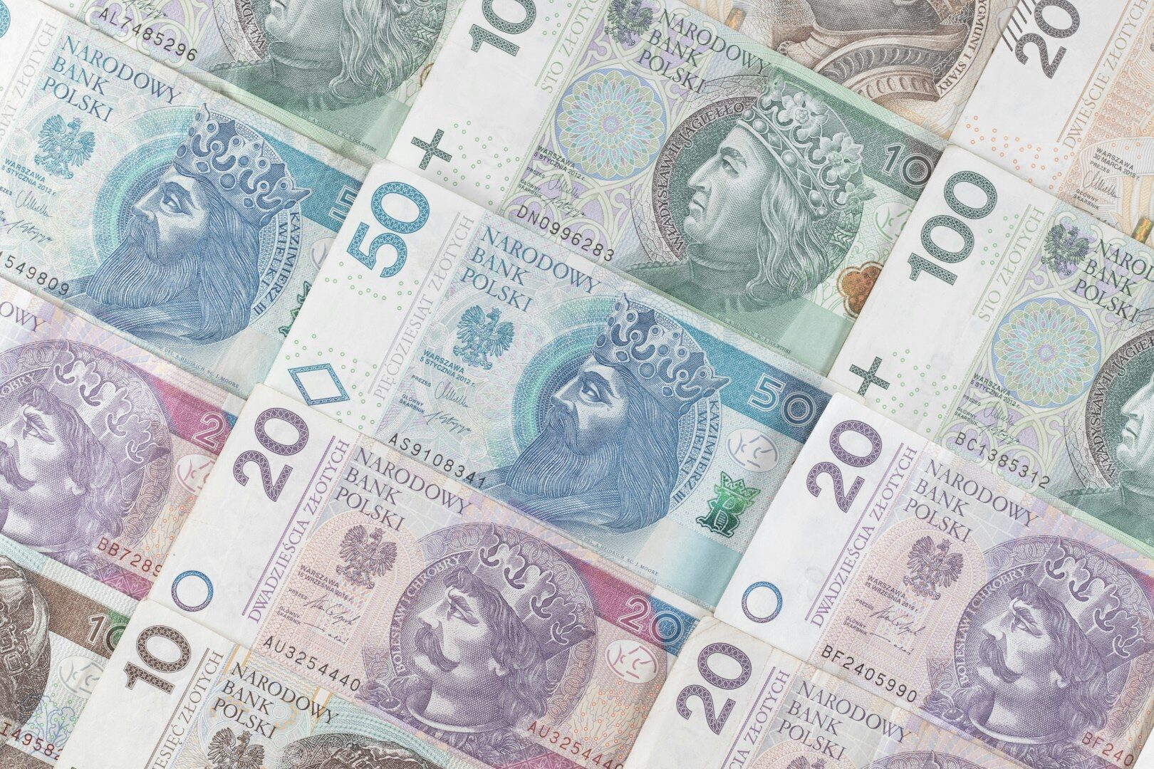 A record number of Poles will receive the special benefit of PLN 7,000 per month this year.
