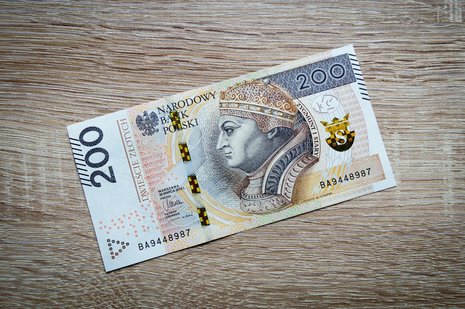 The national average is close to 9,000 zlotys. But most Poles earn far less. The reality is simply not what it seems.